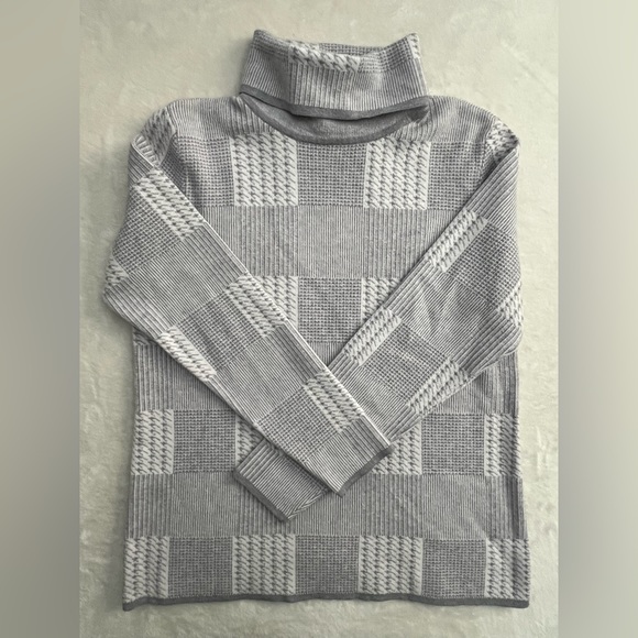 Belldini Gray and White Checkered Turtleneck Sweater, Size L - Picture 2 of 12